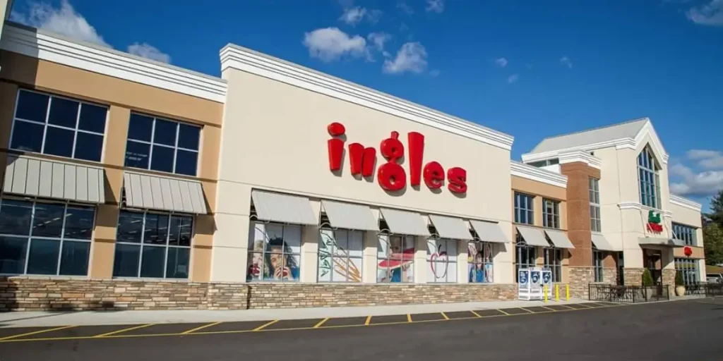 Is Ingles Open on Christmas Day